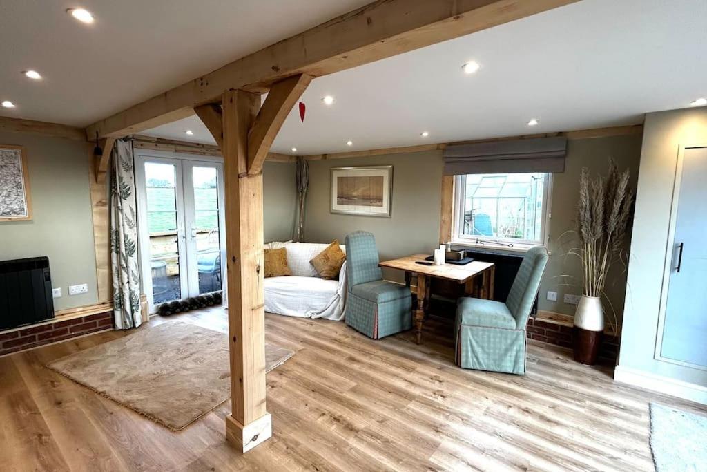 The Old Workshop - A Cosy Country Retreat Villa Gloucester Exteriör bild